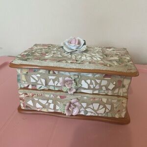 FREE WITH BUNDLE

Floral Mosaic Jewelry Box